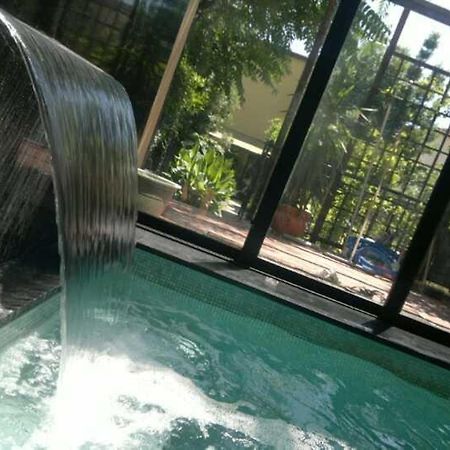 La Casa Con Piscina Riscaldata Interna Anna Luxury Garden Apartment Pisa Exterior photo