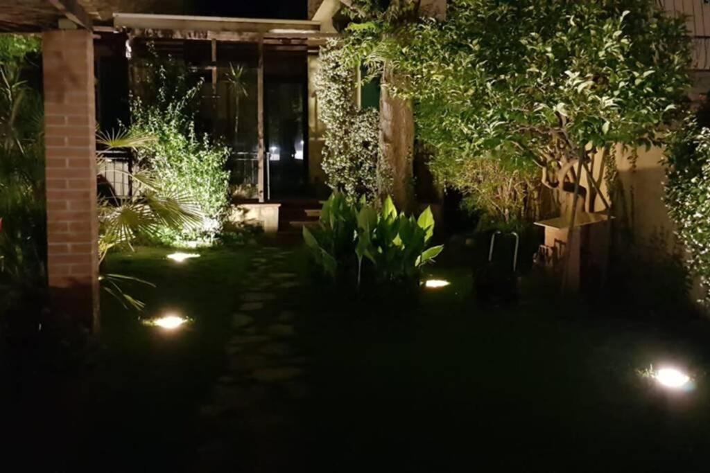 La Casa Con Piscina Riscaldata Interna Anna Luxury Garden Apartment Pisa Exterior photo