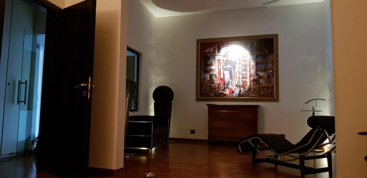 La Casa Con Piscina Riscaldata Interna Anna Luxury Garden Apartment Pisa Exterior photo