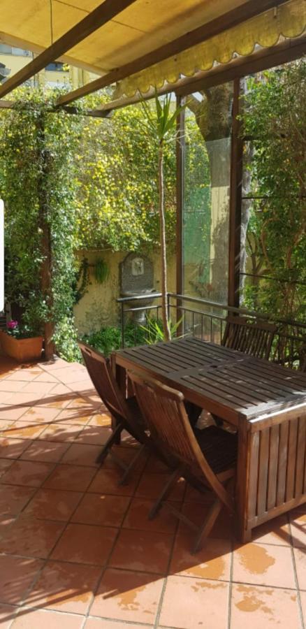 La Casa Con Piscina Riscaldata Interna Anna Luxury Garden Apartment Pisa Exterior photo